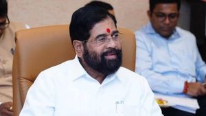 Eknath Shinde Net Worth: एकनाथ शिंदे कितने हैं अमीर?15-15 करोड़ में 6 सांसद खरीदने का उद्वव सेना ने लगाया आरोप