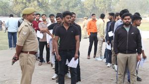 UP Police Exam: साल्वर गैंग सावधान! यूपी पुलिस परीक्षा में इस बार हुआ थोड़ा भी शक, तो जिंदगी भर पड़ेगा पछताना