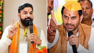 '9 महीने में जाएगी मुख्यमंत्री की कुर्सी', तेज प्रताप ने दी CM को मर्यादा की सीख, सम्राट बोले-बंगला बपौती नहीं