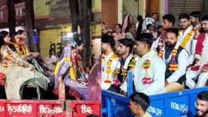 Fact Check: ट्रैक्टर-ट्रॉली पर निकले 14 दूल्हे, क्या एक ही किसान के हैं ये सारे बेटे? वायरल दावे में कितना दम