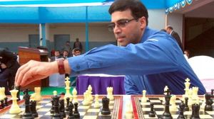 रमेशबाबू प्रज्ञानानंद: वर्ल्ड नंबर एक मैग्नस कार्लसन को दो-दो बार हराने वाले इस लड़के में क्या ख़ास है
