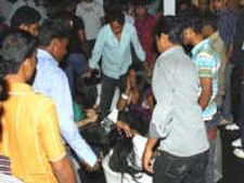 Ram Sena activists assault girls in Mangalore Pub