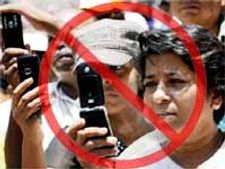 C'garh bans teachers, students from using mobiles