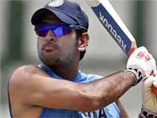 Dhoni to marry Sakshi on Jul 4