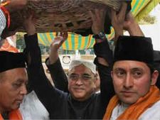 Pak Prez Zardari tops the dargah gifts list with Rs 5 crore