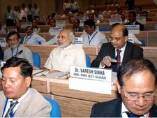 Narendra Modi leads charge at CMs meet, puts UPA in a fix 