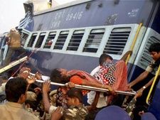 5 killed, 50 injured after Doon Express derails in UP