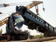 Over 100 dead, 200 injured as Patna-Indore Express derails
