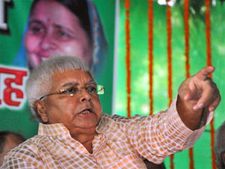 Lalu asks Nitish to name a 'secular leader in BJP'