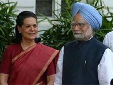 PM, Sonia visit Kokrajhar relief camps