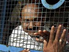 Babu Bajrangi thrashed by Godhra convicts, blast accused