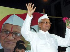 Hazare prays to Lord Ganesh; seeks wisdom for corrupt people