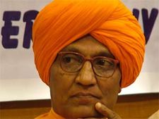 Swami Agnivesh manhandled for remarks against Lord Shiva