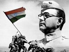 Sarkari apathy: Broken Netaji bust dumped in garbage!