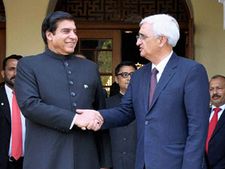 Pak PM's Ajmer visit: Ashraf, Khurshid have lunch in Jaipur 