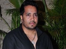 After Daler Mehndi, now Bollywood singer Mika in legal row