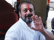 Sanjay Dutt surrenders in Mumbai; wife, sister break down