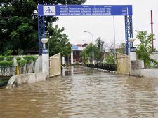 (Pics) Vadodara: Thousands affected by floods; Army roped in