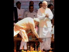 Pics: How Advani snubbed Narendra Modi during Bhopal rally in MP