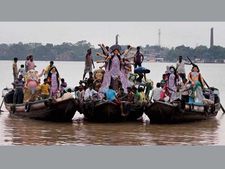 (Pics) Durga Puja: Religion does not matter for these Muslim youths
