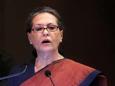 Lack of devp forcing people in Ch'tisgarh into Naxalism: Sonia Gandhi
