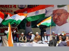 Anna Hazare's hunger strike enters sixth day