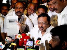 Farmhouse of Alagiri's close aide raided