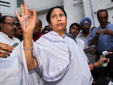 Congress-BJP syndicate forcibly divided Andhra: Mamata Banerjee