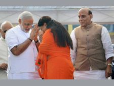 Vasundhara Raje flags off 'Modi Rath' in Rajasthan