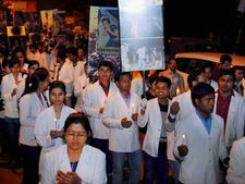 Akhilesh calls for calm as 300 doctors resign