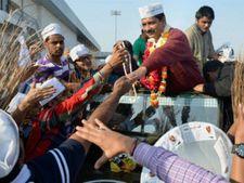 Kejriwal takes on Modi in Guj, says no evidence of development