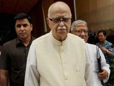 Kailash Joshi asks Advani to fight Lok Sabha polls from Bhopal