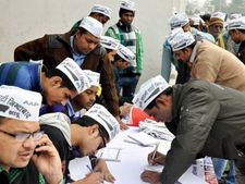 AAP makes its presence felt in Guwahati with 'jhaadu yatra' 