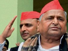 SP leaders, supporters celebrate Mulayam contesting from Azamgarh