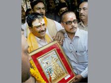 By contesting from Varanasi, Kejriwal betrays his own words again