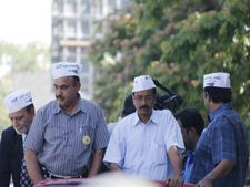 AAP leader Arvind Kejriwal reaches Varanasi to address mega rally