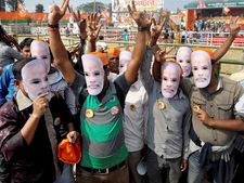 After 'Har Har Modi', it's 'Ya Modi Sarvbhuteshu' in Varanasi