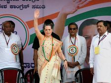 Heavy rains force Sonia Gandhi to abandon chopper ride
