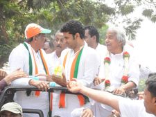 In Pics: No Modi or BJP wave in Kerala, claims Oommen Chandy