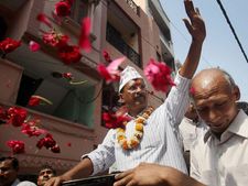 Admitting Delhi 'mistake', Kejriwal has dialogue with voters