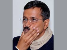 Kejriwal attacked again, now stones hurled at AAP leader in Varanasi