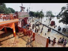 Varanasi: 'Save Ganga' gets support from Modi, Kejriwal