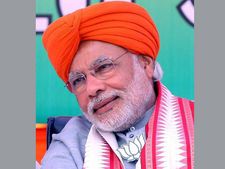 Narendra Modi faces jail while #SelfieWithModi rocked Twitter