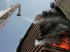 Massive fire breaks out at textile market in Gujarat