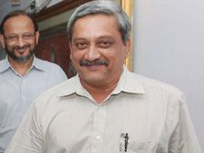 Goa CM Manohar Parrikar calls on Narendra Modi