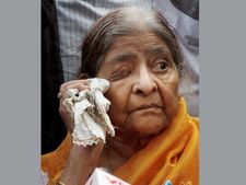 2002 Guj riots: HC adjourns hearing on Zakia's plea