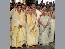 President Pranab Mukherjee offers prayers at Padmanabhaswamy Temple