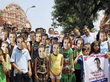 Congress in Kerala rallies behind Sonia, Rahul Gandhi