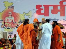 Chattisgarh: Sai Baba devotees clash with Shankaracharya's followers
