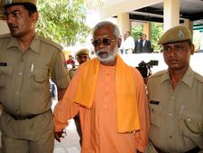 Aseemanand's confession to police not voluntary: NIA court 